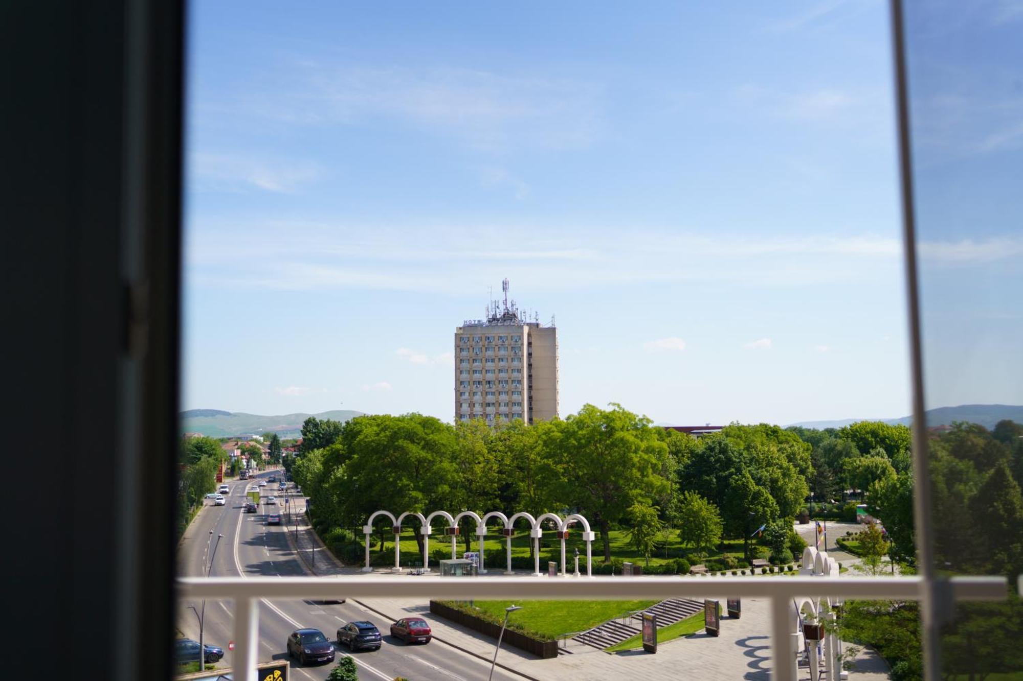 Pasiro Aparthotel Alba Iulia Exterior photo