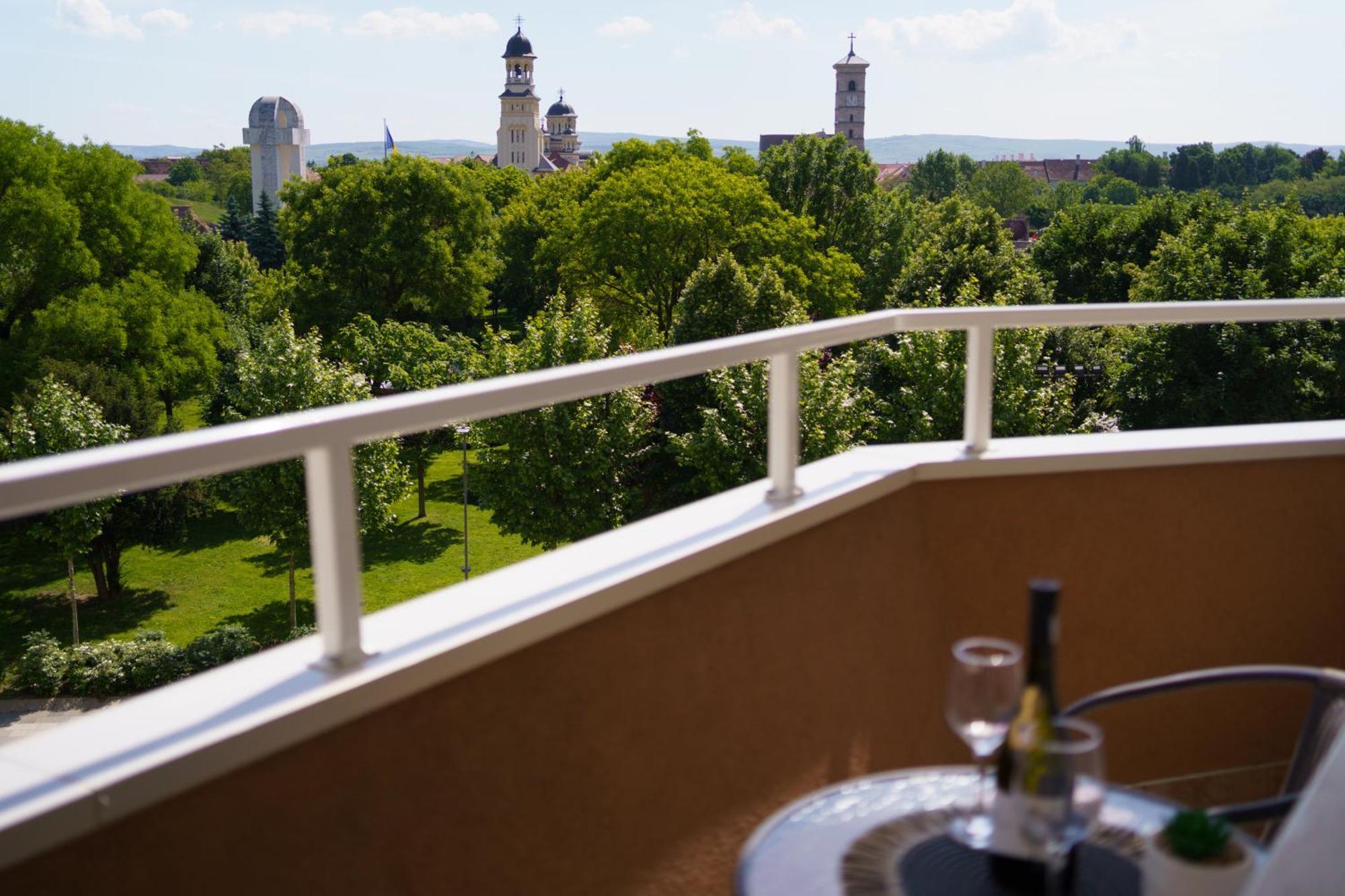 Pasiro Aparthotel Alba Iulia Exterior photo