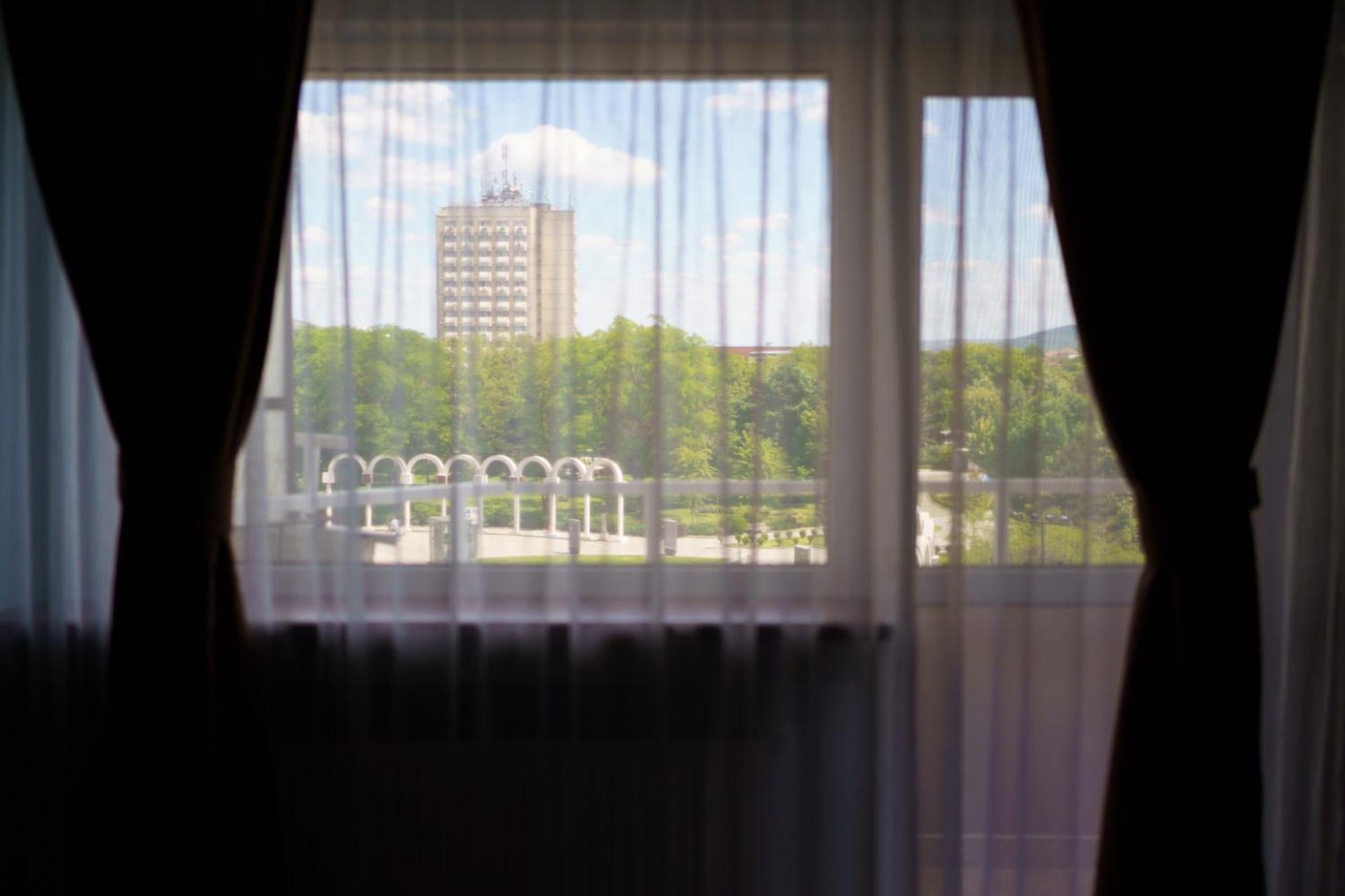 Pasiro Aparthotel Alba Iulia Exterior photo