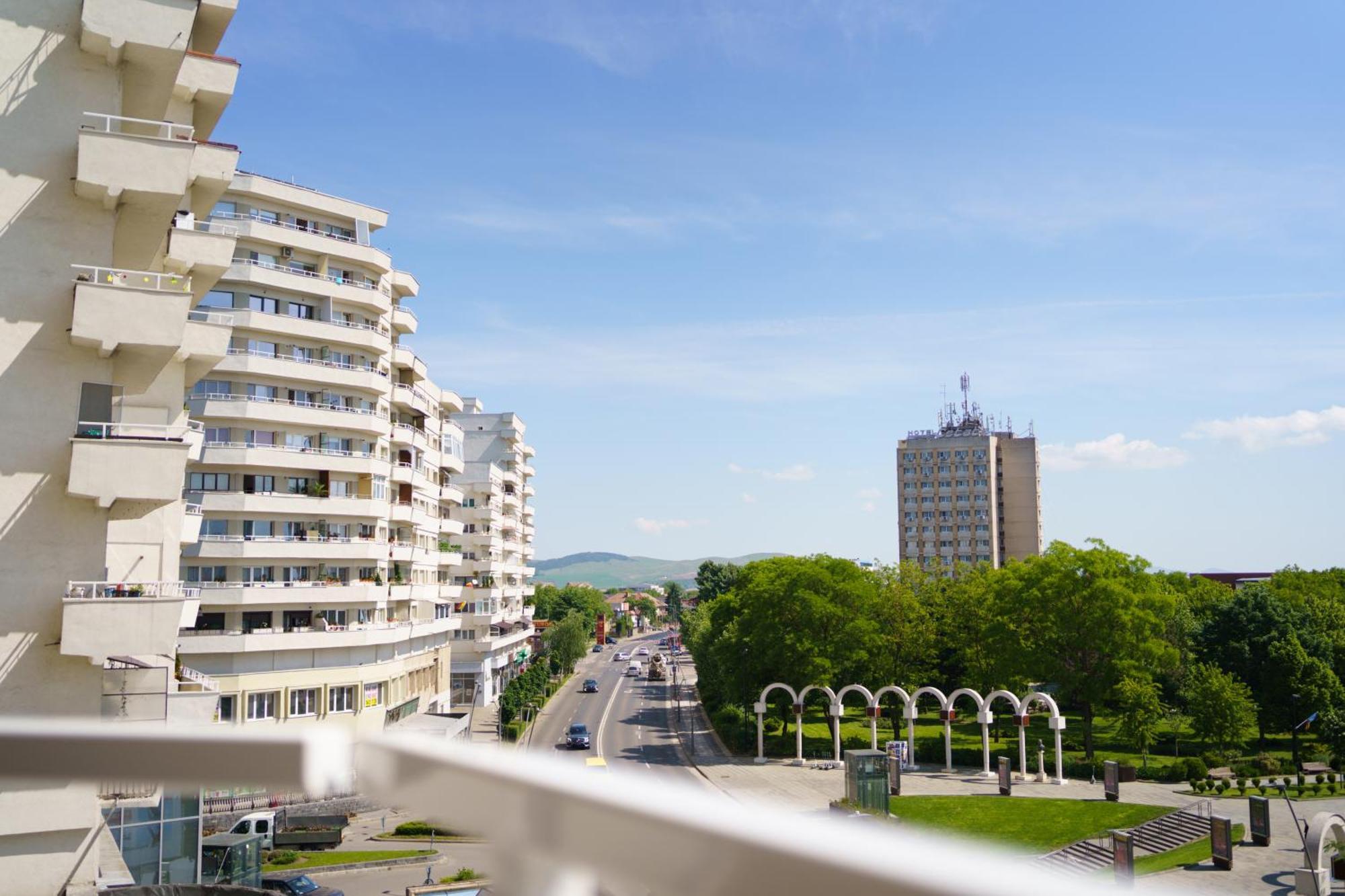 Pasiro Aparthotel Alba Iulia Exterior photo